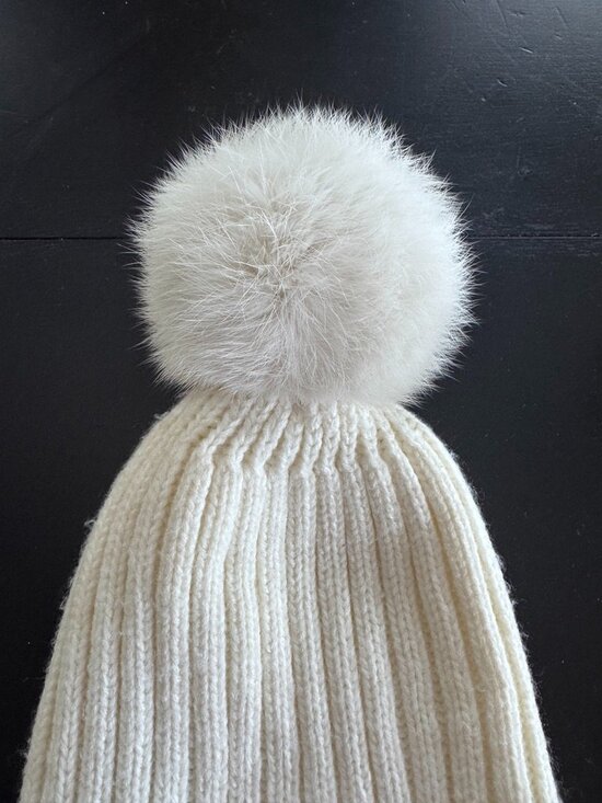 Adrienne Landau Accessories - Adrienne Landau Ribbed Cream Knit Beanie w/ Rabbit Fur Pom Pom, Great Condition